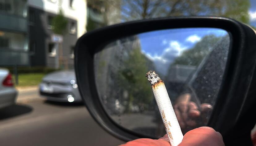 Der Bundesrat unternimmt einen neuen Anlauf f&uuml;r ein Rauchverbot im Auto in Anwesenheit von Kindern. (Symbolbild)