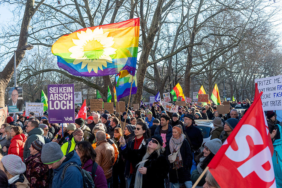 Der Veranstalter hat nach eigenen Angaben mit etwa 500 Teilnehmern gerechnet.