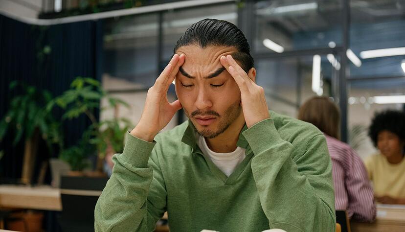 Wer sich im Job immer für alles verantwortlich fühlt, spürt irgendwann die Folgen - für die Gesundheit und die Karriere. Wer sich im Job immer für alles verantwortlich fühlt, spürt irgendwann die Folgen - für die Gesundheit und die Karriere.