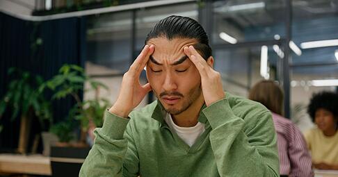 Wer sich im Job immer f&uuml;r alles verantwortlich f&uuml;hlt, sp&uuml;rt irgendwann die Folgen - f&uuml;r die Gesundheit und die Karriere.