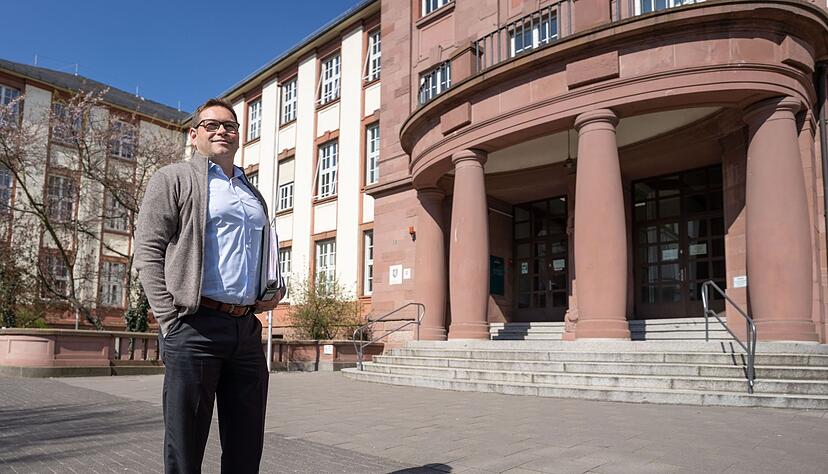 Wer wie Thorsten Becker als Berufsbetreuer arbeiten möchte, braucht seit 2023 einen Sachkundenachweis. Bestellt werden selbstständige Berufsbetreuer vom jeweils zuständigen Amtsgericht.