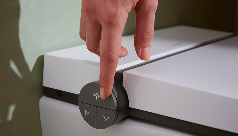 Moderne Klos k&ouml;nnen mehr als nur auf Knopfdruck sp&uuml;len. Hier zu sehen: das LavaPura Element Dusch-WC von Hansgrohe.