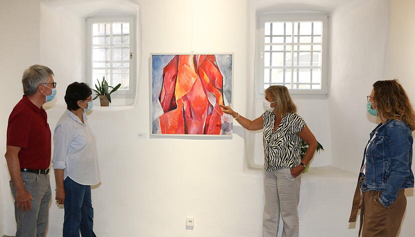Heinz und Barbara aus Möckmühl (links) gemeinsam mit Ute Bauschert und Selina Hörnle in der Ausstellung "Abstrakte Kompositionen".
Foto: Ute Plückthun Heinz und Barbara aus Möckmühl (links) gemeinsam mit Ute Bauschert und Selina Hörnle in der Ausstellung "Abstrakte Kompositionen".
Foto: Ute Plückthun