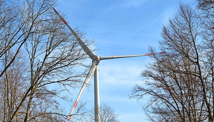 Beim Bau von Windkraftanlagen geht es nicht nur um klimafreundliche Energie. Über Beteiligungsmodelle können Bürger auch finanziell profitieren.