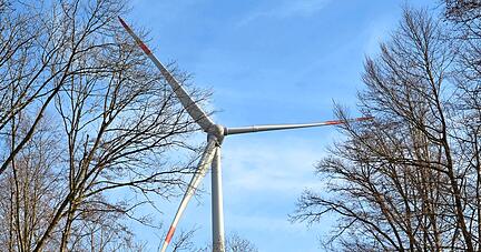 Beim Bau von Windkraftanlagen geht es nicht nur um klimafreundliche Energie. Über Beteiligungsmodelle können Bürger auch finanziell profitieren.
Foto: Stefanie Pfäffle