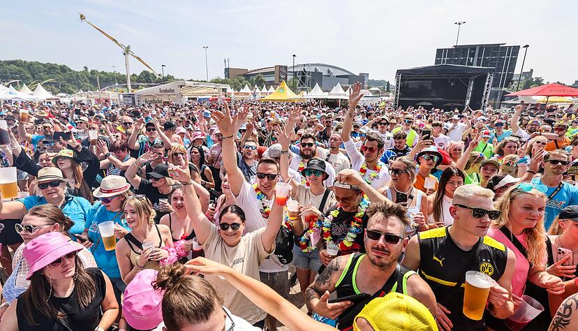 Tausende machen Party in Oberhausen.