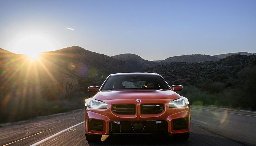 Das sportliche Design lässt schnell erahnen, zu welchen Leistungen der BMW M2 fähig ist. Das sportliche Design lässt schnell erahnen, zu welchen Leistungen der BMW M2 fähig ist.