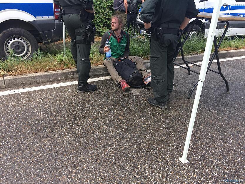 Kletterer stoppen Castor-Schiff