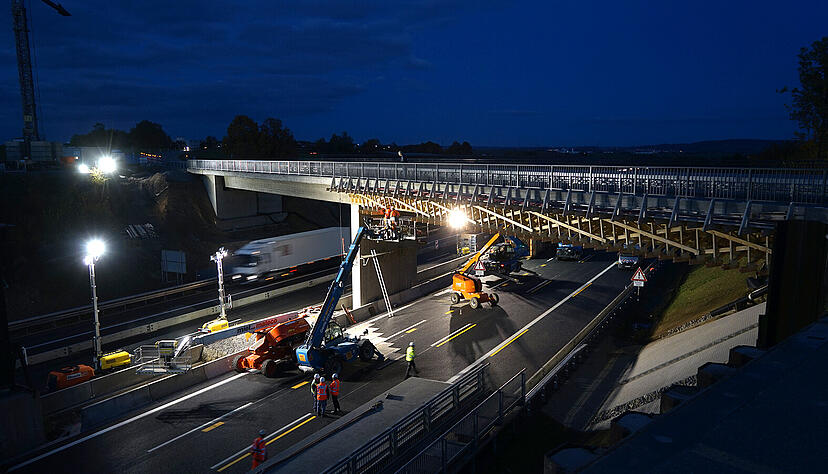 Am Samstagabend gegen 18 Uhr konnte zunächst eine Spur Richtung Mannheim wieder freigegeben werden. Am Samstagabend gegen 18 Uhr konnte zunächst eine Spur Richtung Mannheim wieder freigegeben werden.