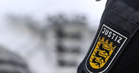 Ein Polizeibeamter soll in die Machenschaften der Mafia verstrickt gewesen sein. (Symbolbild) Ein Polizeibeamter soll in die Machenschaften der Mafia verstrickt gewesen sein. (Symbolbild)