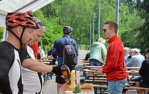 Der Boxenstopp der Siglinger Fußballer liegt direkt am Radweg, ideal für ein Päuschen. Der Boxenstopp der Siglinger Fußballer liegt direkt am Radweg, ideal für ein Päuschen.