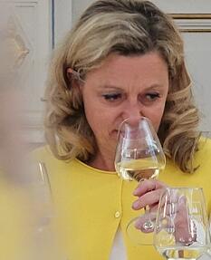 Sommelière Natalie Lumpp aus Baden-Baden erklärt, wie Wein und Schokolade gemixt werden können. Foto: Archiv/Koch Sommelière Natalie Lumpp aus Baden-Baden erklärt, wie Wein und Schokolade gemixt werden können. Foto: Archiv/Koch