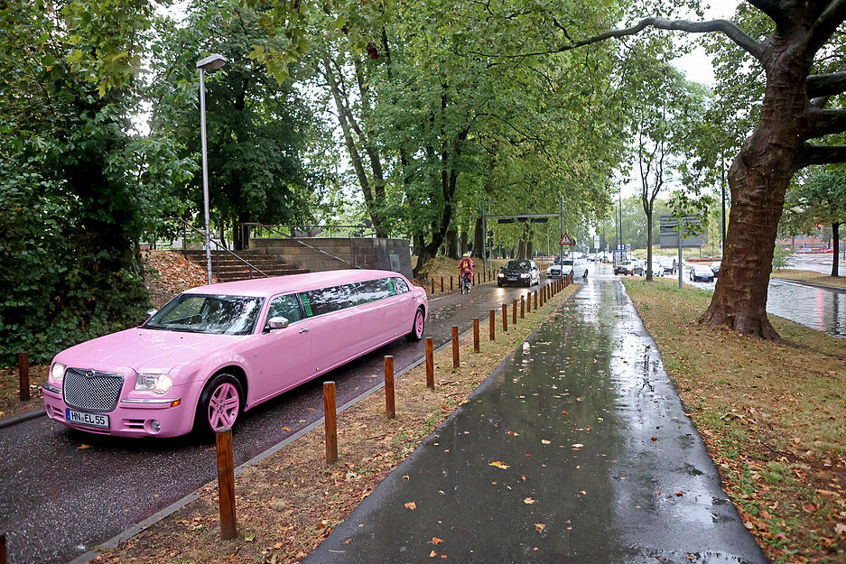 Hochwasser nach Starkregen an der B39 am Parkhaus Bollwerksturm Heilbronn Hochwasser nach Starkregen an der B39 am Parkhaus Bollwerksturm Heilbronn