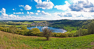 Ausflug in die Eifel? Das klingt in Kinder-Ohren doof. Vulkan-Eifel, aber hallo, das ist spannend. Foto: mojolo/stock.adobe.com Ausflug in die Eifel? Das klingt in Kinder-Ohren doof. Vulkan-Eifel, aber hallo, das ist spannend. Foto: mojolo/stock.adobe.com