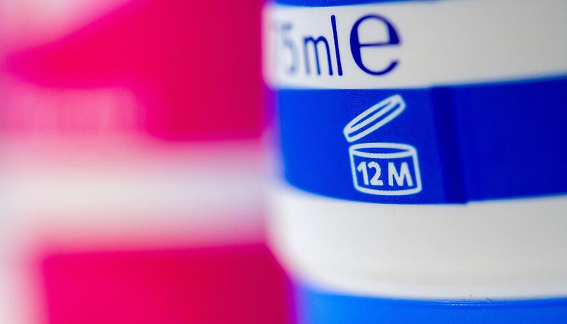 Schon offen? Das &laquo;M&raquo;-Symbol auf Kosmetik zeigt, wie lange ein Produkt nach dem &Ouml;ffnen haltbar ist: hier 12 Monate.