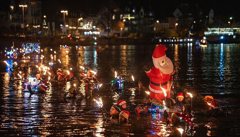 Für das besondere Ereignis legten die rund 100 Schwimmer eine rund 1,8 Kilometer Strecke zurück.
