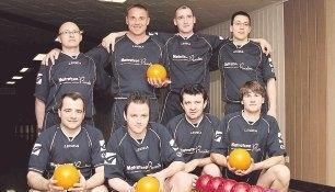 Die Meistermannschaft der TSG Heilbronn (hinten von links): Uwe Weller, Peter Epp, Jens Bernhardt und Daniel Seefeldt. Vorne: Frank Holzwarth, Mirko Sveiger, Ivan Kovacic und Matthias Moser.Foto: Alexander Bertok