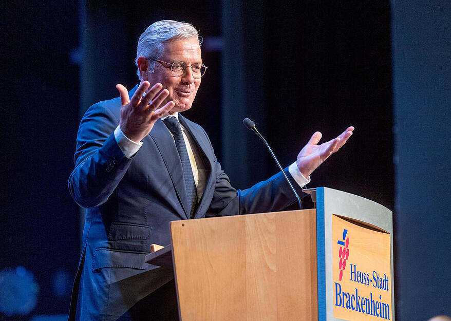 CDU-Politiker Norbert R&ouml;ttgen spricht bei der Feierstunde &uuml;ber die Verantwortung Deutschlands im Zeitalter geopolitischer Konflikte.