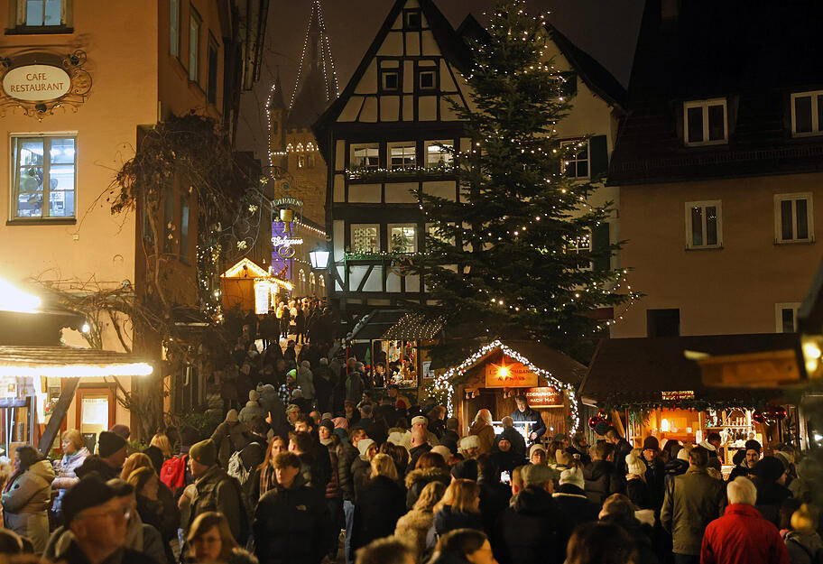 Für das besondere Feeling auf dem Wimpfener Weihnachtsmarkt sind die Gäste weit gereist. Für das besondere Feeling auf dem Wimpfener Weihnachtsmarkt sind die Gäste weit gereist.