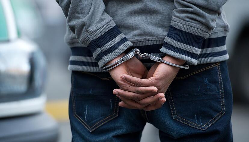 Der 23-Jährige wurde wegen Mordes zu lebenslanger Haft verurteilt. Themenfoto: dpa Der 23-Jährige wurde wegen Mordes zu lebenslanger Haft verurteilt. Themenfoto: dpa