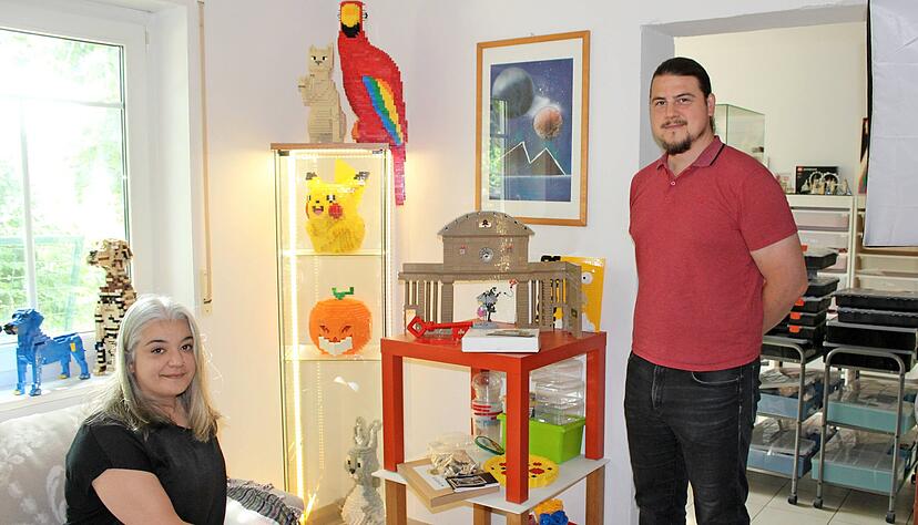 Eines der Lieblingsst&uuml;cke von Deniz und Markus Markiel ist der Papagei. Das Foto zeigt nur einen kleinen Teil der Sammlung.