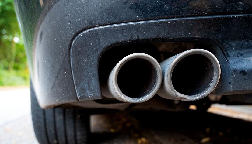 Die Täter hatten Bauschaum in die Auspuffrohre von Autos gesprüht. Die Täter hatten Bauschaum in die Auspuffrohre von Autos gesprüht.