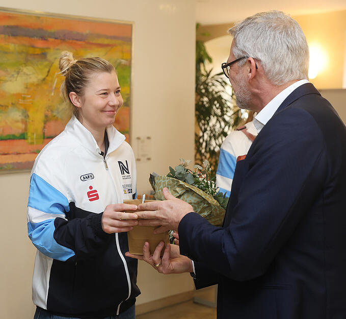 Kamila Kordovsk&aacute; und die Nationalmannschaft Tschechiens hatten ihre WM-Vorrundenspiele, ebenso wie Antje D&ouml;ll und das DHB-Team, in der Stuttgarter Porsche-Arena bestritten. Rang 18 stand nach dem Turnier f&uuml;r die Mannschaft von Nationaltrainer Tom&aacute;&scaron; Hlavat&yacute; zu Buche.