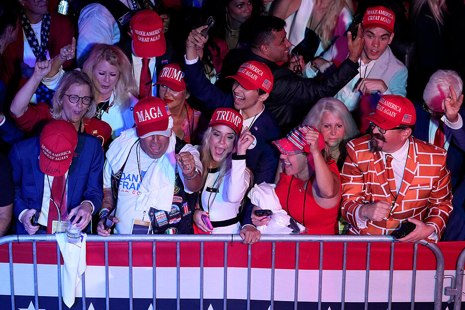 Unterstützer jubeln während einer Wahlparty in West Palm Beach.