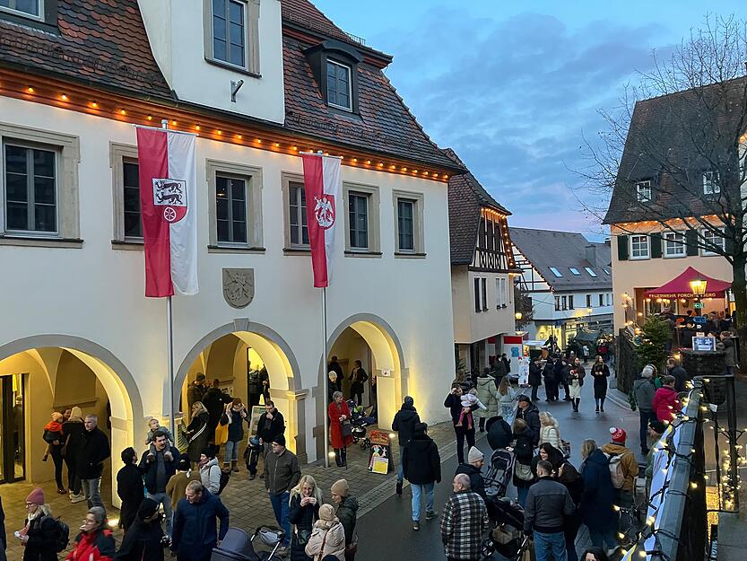 Durch Forchtenberg führt am ersten Wochenende ein Rundweg durch enge Gassen über den Weihnachtsmarkt.