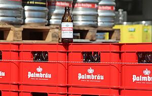 Blick in die Eppinger Traditionsbrauerei: Hier entsteht das neue "Zwickel hell". An diesem Tag des Bieres wird es das erste Mal abgef&uuml;llt. Ab Montag ist es im Handel. Das neue Produkt ist ungefiltert. Foto: Franz Theuer