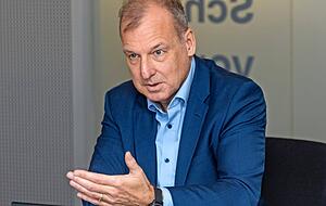 Der Netzversorger Transnet-BW beschäftigt sich momentan auch mit möglichen Stromabschaltungen, berichtet Geschäftsführer Werner Götz.
Foto: Mario Berger Der Netzversorger Transnet-BW beschäftigt sich momentan auch mit möglichen Stromabschaltungen, berichtet Geschäftsführer Werner Götz.
Foto: Mario Berger