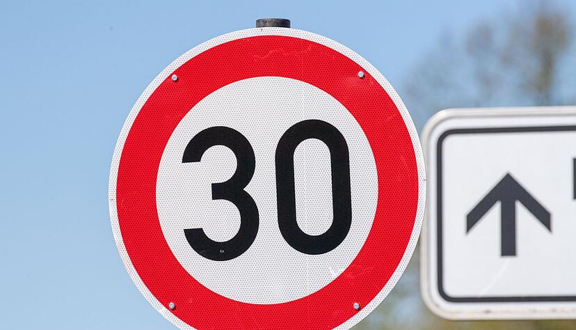 Die Politik befasst sich mit einer Verkehrsreform, die Neuerungen zu Tempo30-Regelungen enth&auml;lt.
