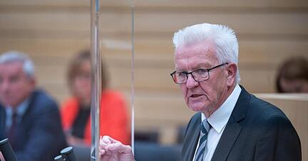 Winfried Kretschmann (Bündnis 90/Die Grünen), Ministerpräsident von Baden-Württemberg, spricht.