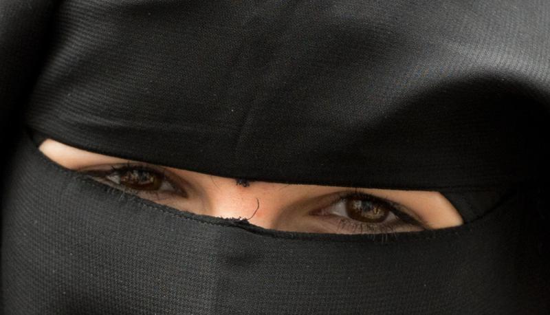 Hamburgs Schulsenator Rabe will in der Debatte um ein Nikab-Verbot an Schulen so schnell wie m&ouml;glich das Hamburger Schulgesetz &auml;ndern.