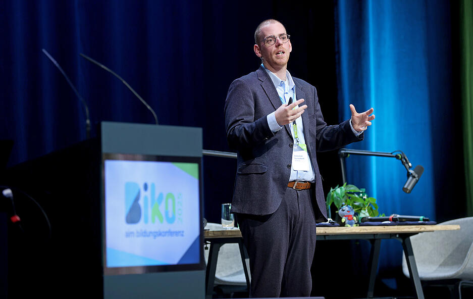 Professor Sebastian Kurtenbach, der unter anderem zusammen mit Aladin El-Mafaalani das viel beachtete Buch &bdquo;Kinder: Minderheit ohne Schutz&ldquo; geschrieben hat, legte den Finger in die Wunde. &bdquo;In einer alternden Gesellschaft sind die Kinder aus dem Fokus geraten&ldquo;, sagte er.