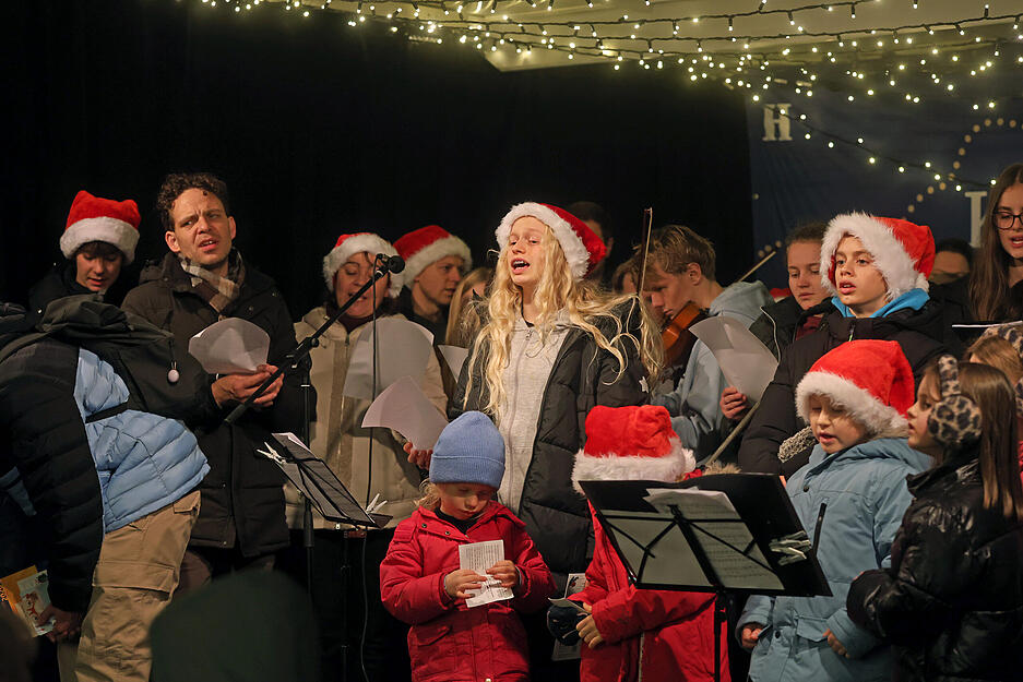 Auf dem Heilbronner Weihnachtsmarkt gibt es ein buntes Programm mit Musik und anderen Auftritten.