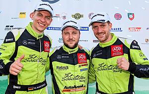 Das Schnitzelalm-Trio mit dem Weinsberger Patrick Assenheimer (Mitte), Marcel Marchewicz (links) und Tim Neuser feierte das bislang beste NLS-Resultat des Teams.