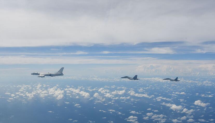 Kampfflugzeuge der chinesischen Volksbefreiungsarmee während einer gemeinsamen Kampfübung. China hat ein neues Manöver um Taiwan gestartet. (Archivbild). Kampfflugzeuge der chinesischen Volksbefreiungsarmee während einer gemeinsamen Kampfübung. China hat ein neues Manöver um Taiwan gestartet. (Archivbild).