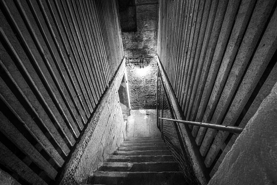 Je tiefer, desto besser, lautete damals die Devise für die Menschen, die vor Bombenangriffen Schutz suchten. Gegen die giftigen Gase waren sie aber auch so nicht geschützt. Je tiefer, desto besser, lautete damals die Devise für die Menschen, die vor Bombenangriffen Schutz suchten. Gegen die giftigen Gase waren sie aber auch so nicht geschützt.