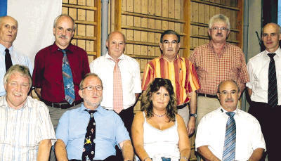 Die Führungsköpfe des Fußballkreises Sinsheim (hinten von links): Heinz Bender, Horst Spelthan, Dieter Förster, Wolfgang Schieck, Ludwig Huber, Arno Kuch; (vorne von links): Werner Ullrich, Berthold Graf, Tanja Fett und Herwig Werschak.Foto: Theuer Die Führungsköpfe des Fußballkreises Sinsheim (hinten von links): Heinz Bender, Horst Spelthan, Dieter Förster, Wolfgang Schieck, Ludwig Huber, Arno Kuch; (vorne von links): Werner Ullrich, Berthold Graf, Tanja Fett und Herwig Werschak.Foto: Theuer