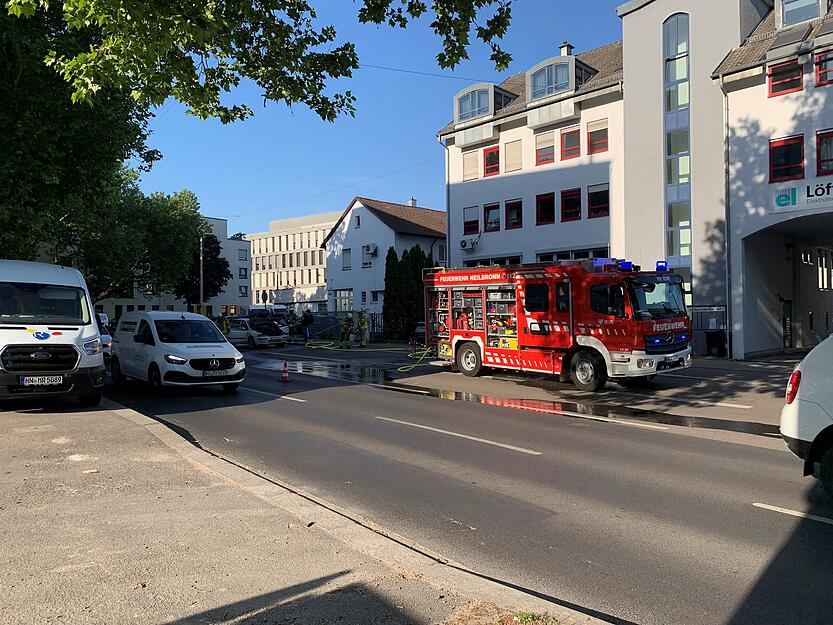 Am Mittwochmorgen wurde der Feuerwehr der Brand eines Autos in Heilbronn gemeldet.