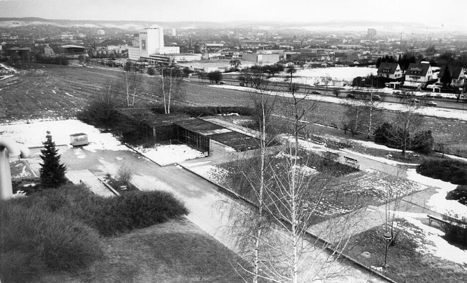 Januar 1985: Blick Richtung Heilbronn über das für den Neubau vorgesehene Gelände. Januar 1985: Blick Richtung Heilbronn über das für den Neubau vorgesehene Gelände.
