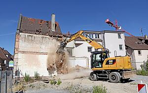 Im Sanierungsgebiet "Hauptstraße Kochendorf" wurden einige Häuser abgerissen. Hier soll ein Wohn- und Geschäftshaus entstehen. Im Sanierungsgebiet "Hauptstraße Kochendorf" wurden einige Häuser abgerissen. Hier soll ein Wohn- und Geschäftshaus entstehen.