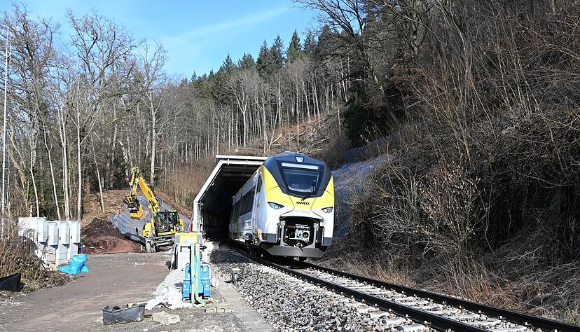 Die Hesse-Bahn im Schwarzwald auf Probefahrt.