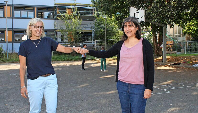 Projektpartner: Ilona Reder, Konrektorin der Blanc- und Fischer-Schule in Sulzfeld (links), und Jennifer Faber, Leiterin des evangelischen Kindergartens.
Foto: J&ouml;rg K&uuml;hl