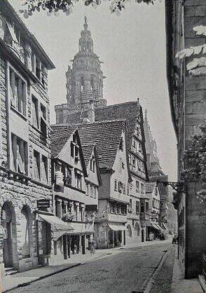 Warum Matthias Tzusch das Bild der Kirchbrunnenstra&szlig;e hat, wei&szlig; er nicht. Auch seine Mutter, der die Karten geh&ouml;ren, kann sich nicht an den Grund erinnern. Lediglich, dass es sich bei der Aufnahme um das Jahr 1926 handelt.