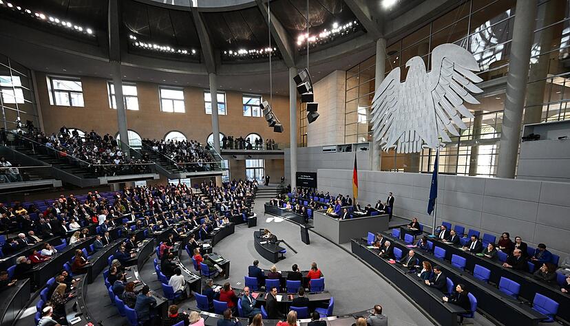 Bundestag - Sondersitzung zur Grundgesetz&auml;nderung