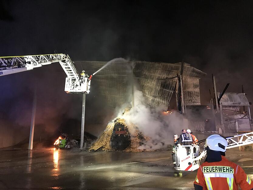 145 Einsatzkräfte der Feuerwehren aus Kirchardt, Bad Rappenau, Ittlingen, Eppingen und Heilbronn ... 145 Einsatzkräfte der Feuerwehren aus Kirchardt, Bad Rappenau, Ittlingen, Eppingen und Heilbronn ...