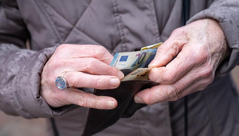 Blickpunkt Rente: Wie viel mehr oder weniger es künftig gibt, entscheidet sich im Bundestag. (Symbolbild) Blickpunkt Rente: Wie viel mehr oder weniger es künftig gibt, entscheidet sich im Bundestag. (Symbolbild)