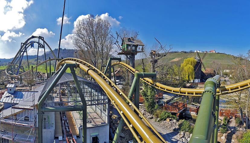 Tripsdrill hat seit dieser Saison zwei neue Achterbahnen, die sich kreuzen. Foto: Archiv/Mugler
